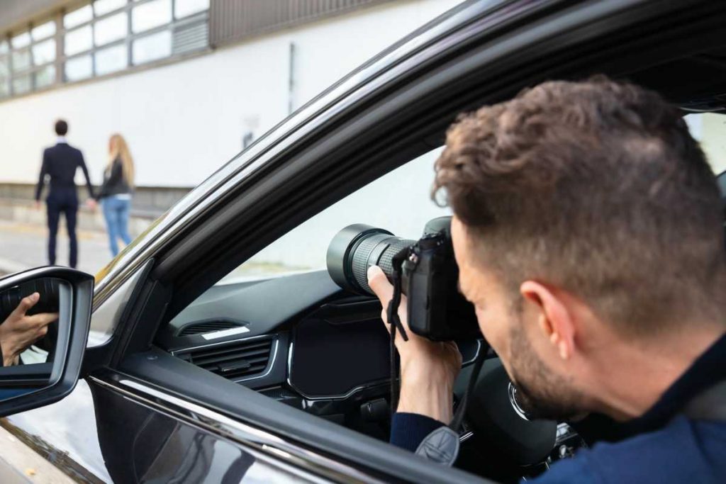 Infidelity Investigator taking pictures of cheating girlfriend